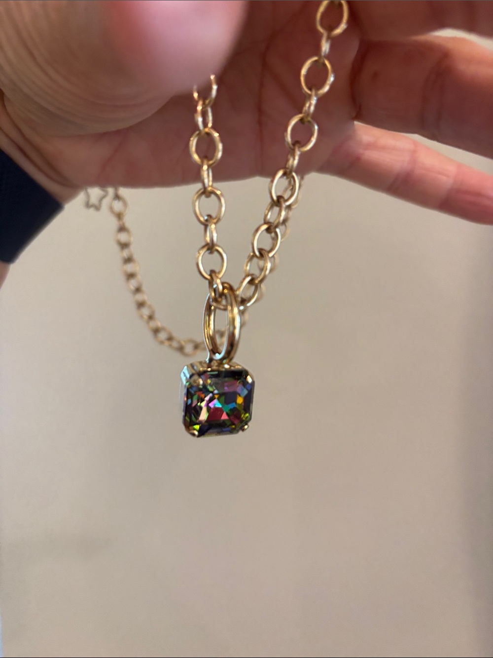 Tova Gold Chain Crystal Pendnat Necklace